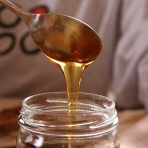 蜂蜜美容护肤小常识？如何用蜂蜜清洁脸和嘴唇？