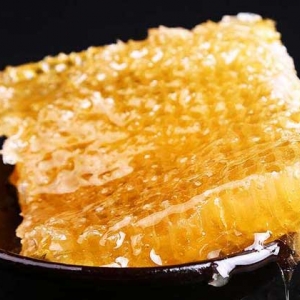 蜂巢蜜的功效与作用及食用方法