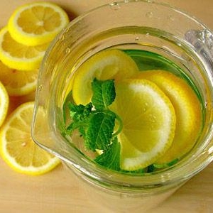  蜂蜜减肥的正确吃法  柠檬蜂蜜水的做法和功效