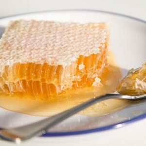 什么是蜂巢蜜？蜂巢蜜的作用与功效