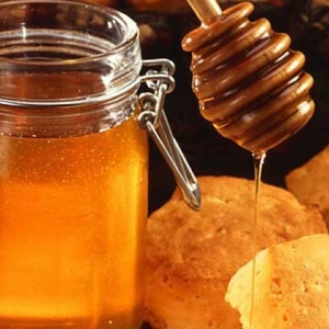 蜂蜜可以放冰箱吗？完全没有问题，但长时间放冰箱中会自然结晶！