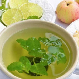 柠檬蜂蜜茶的正确喝法，切勿空腹饮用，长期空腹饮用对胃肠不利！